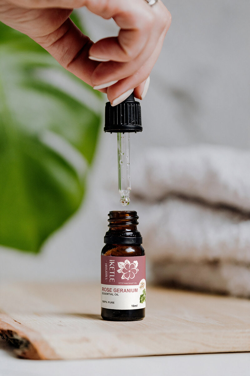 A dropper of iKETLE Rose Geranium essential oil